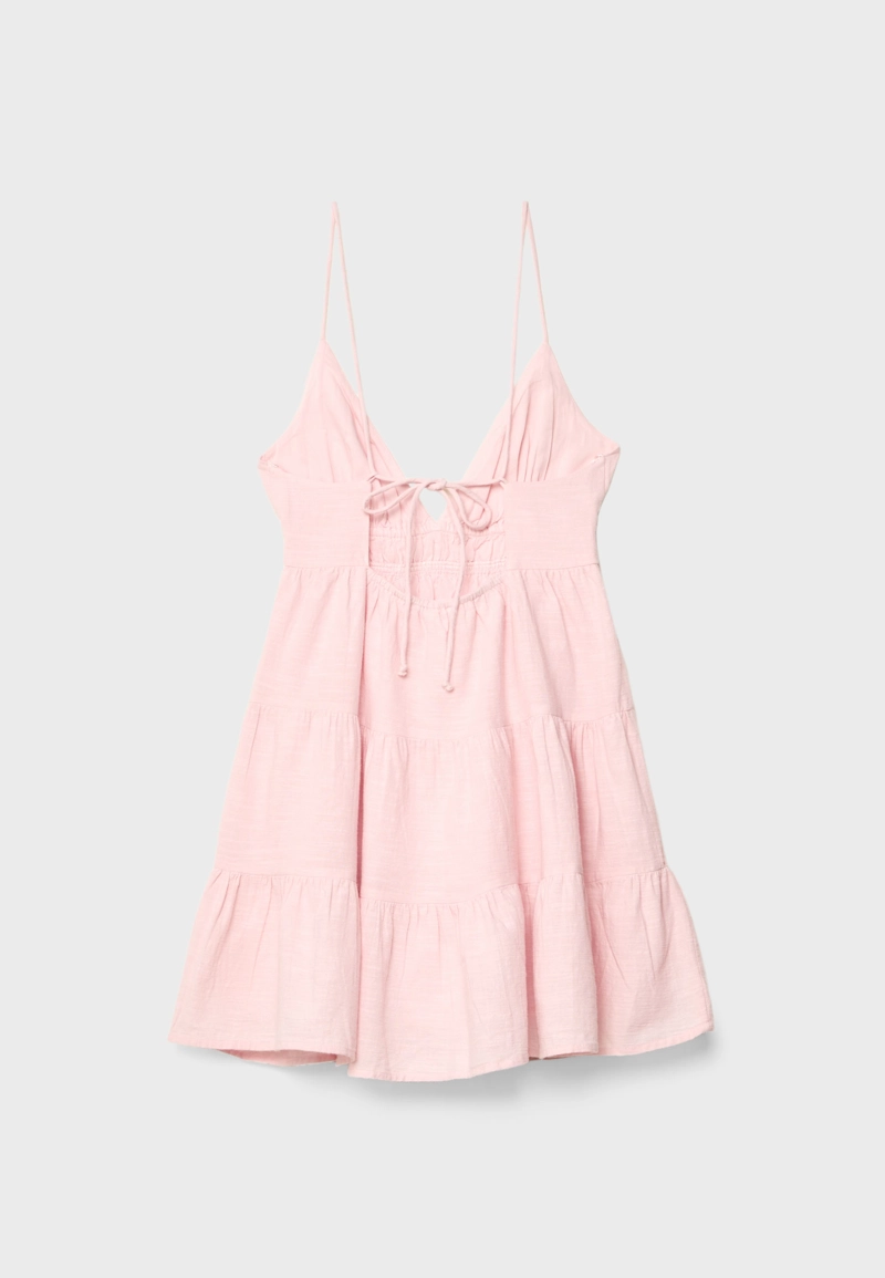 Короткое струящееся платье с завязками на спине