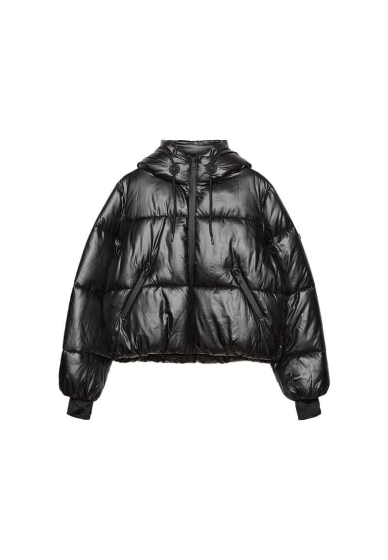 Стеганая куртка с металлическим блеском и капюшоном