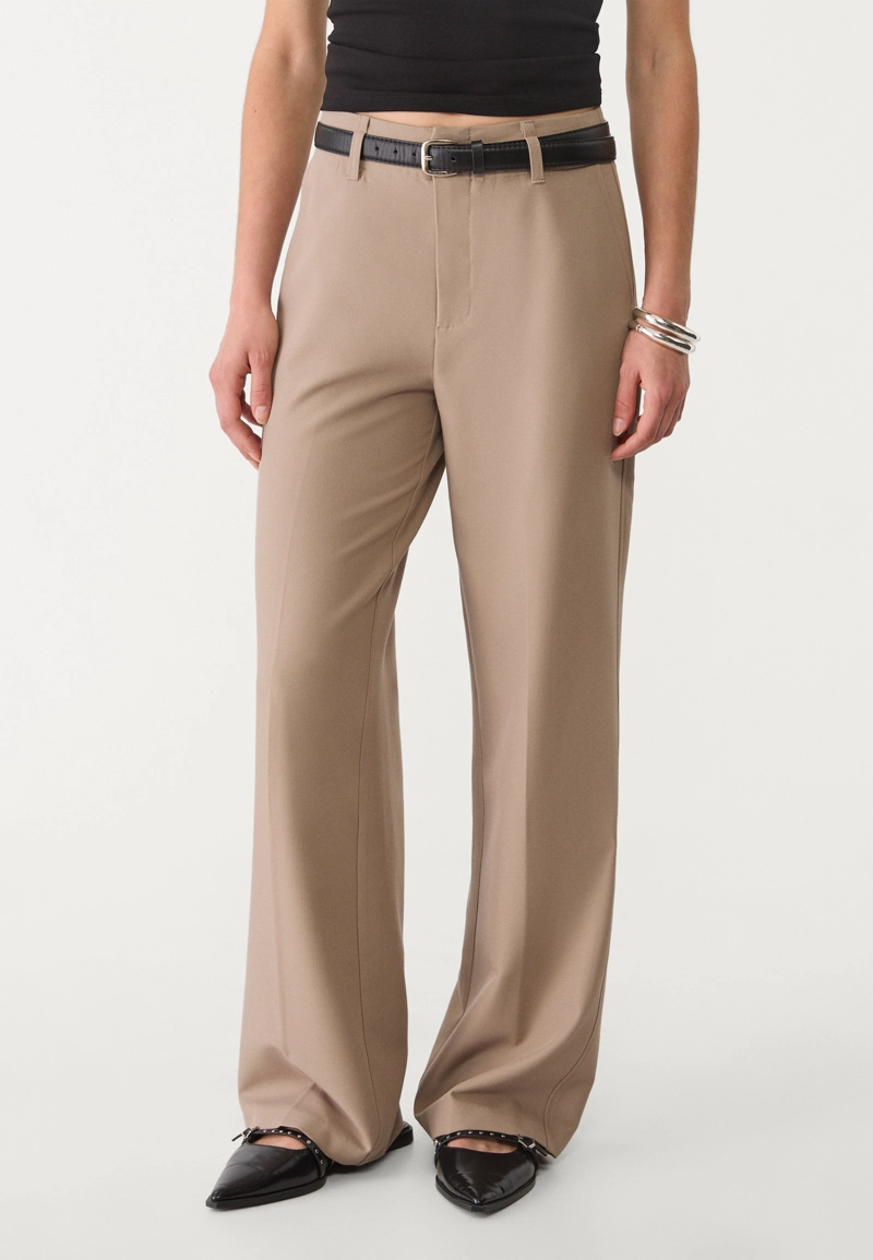 Прямые струящиеся брюки с поясом