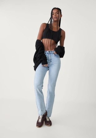 Джинсы прямого кроя с комфортной высокой посадкой- Заказать в России