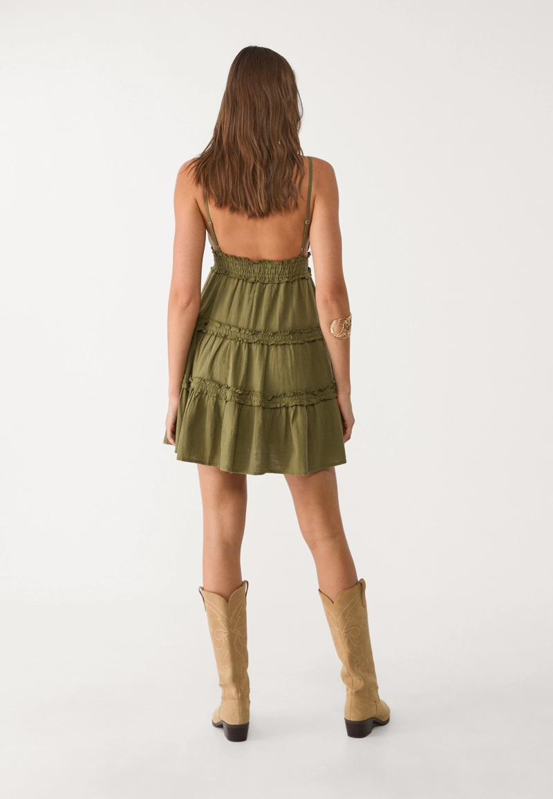 Короткое платье на бретельках с оборками