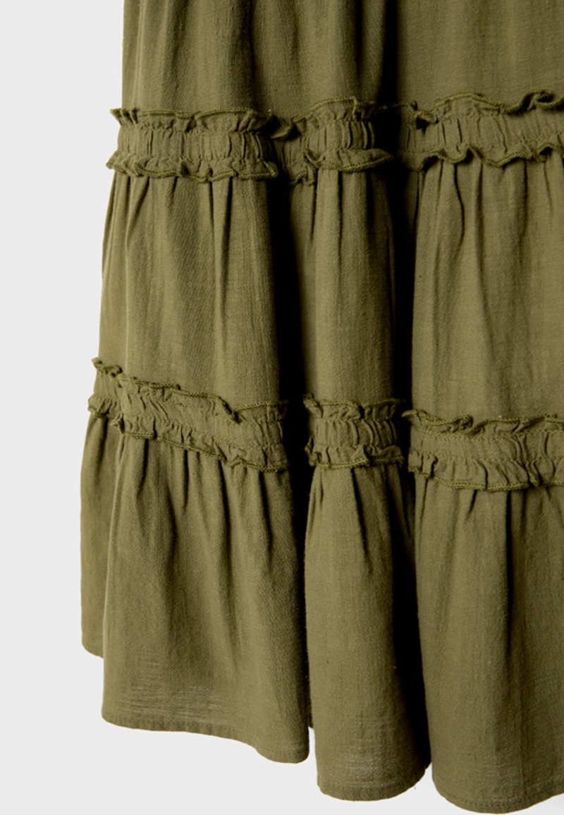 Короткое платье на бретельках с оборками