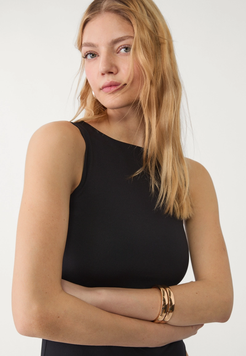 Базовое боди с вырезом “лодочка”