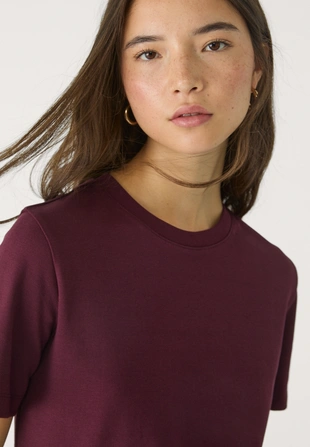 Базовая футболка классического кроя из плотной ткани- Заказать в России