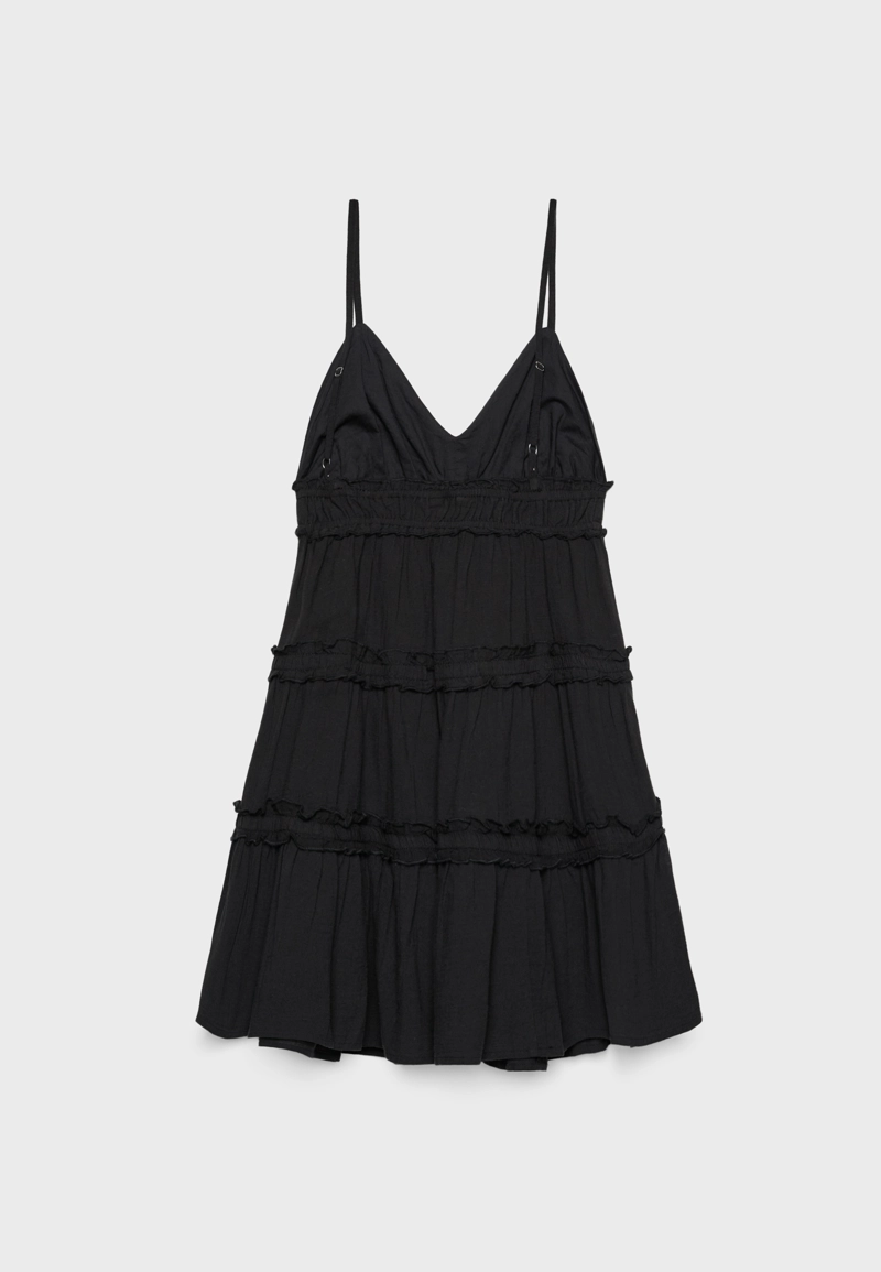 Короткое платье на бретельках с оборками