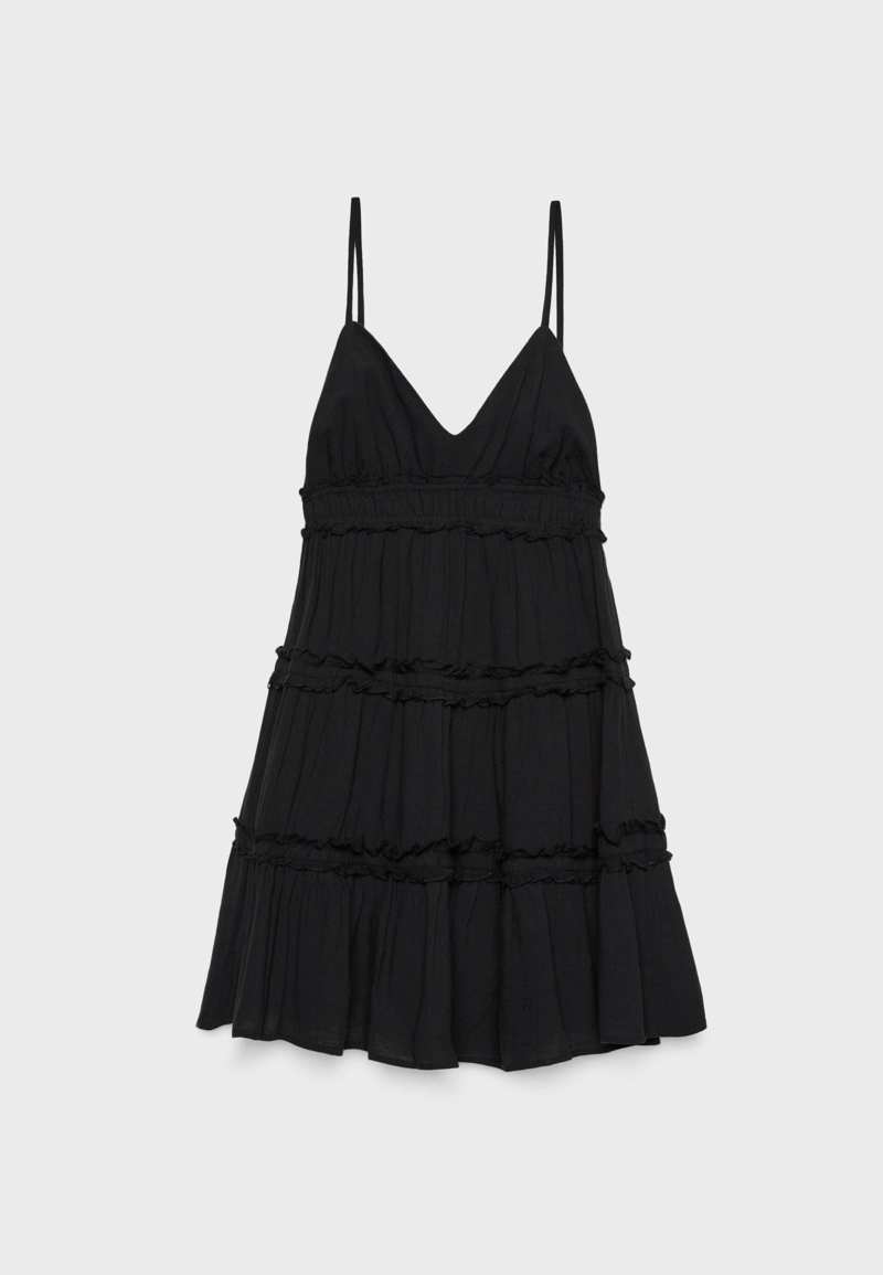 Короткое платье на бретельках с оборками