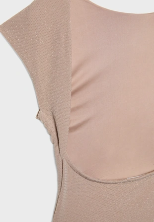 Футболка с открытой спиной и блестящей отделкой- Заказать в России