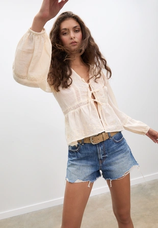 Легкая блузка с вышивкой и узлом- Заказать в России