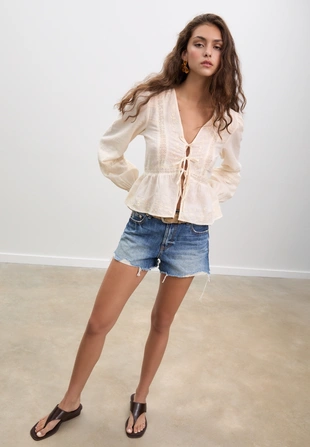 Легкая блузка с вышивкой и узлом- Заказать в России