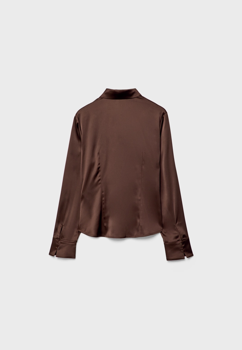 Приталенная рубашка из атласа