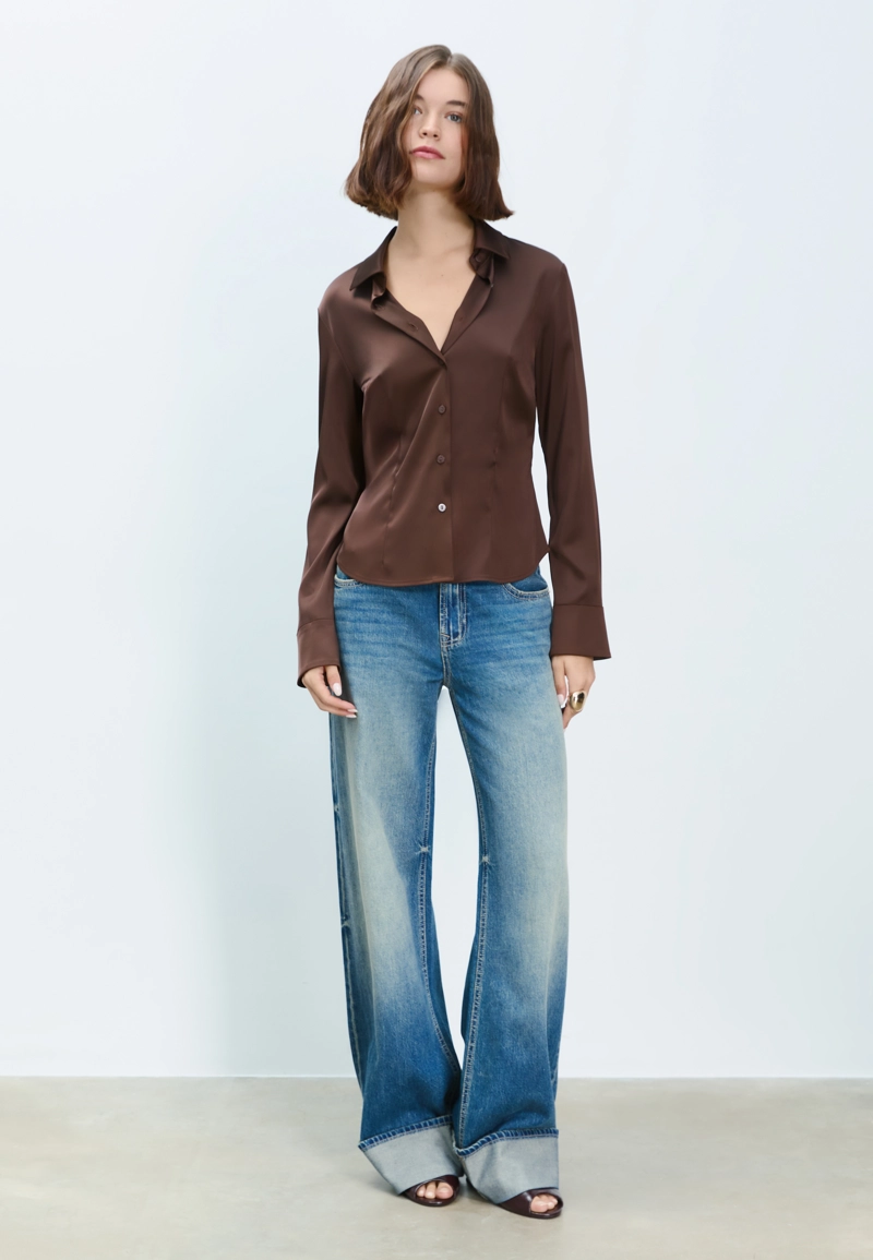 Приталенная рубашка из атласа