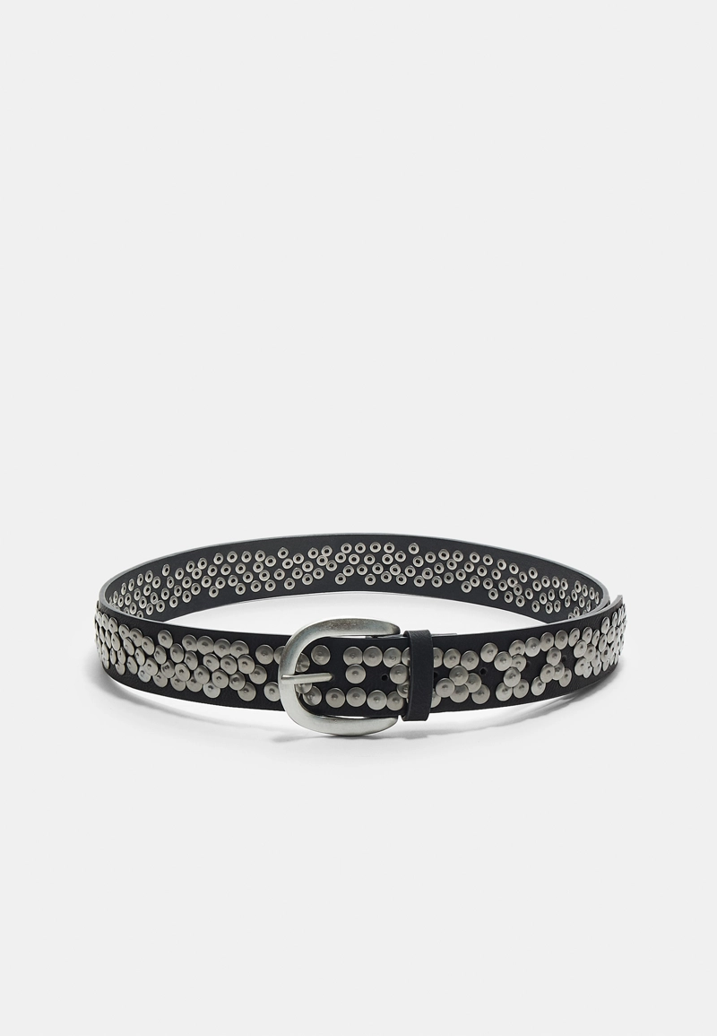 Ремень с заклепками