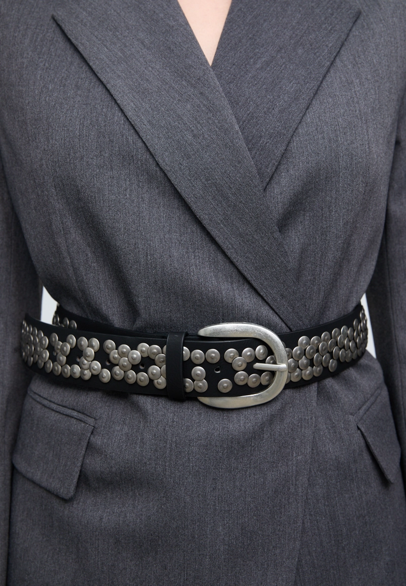 Ремень с заклепками