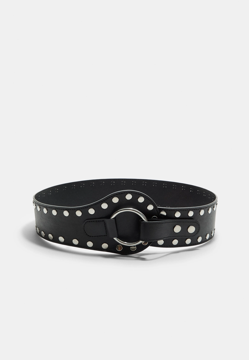 Широкий ремень с заклепками