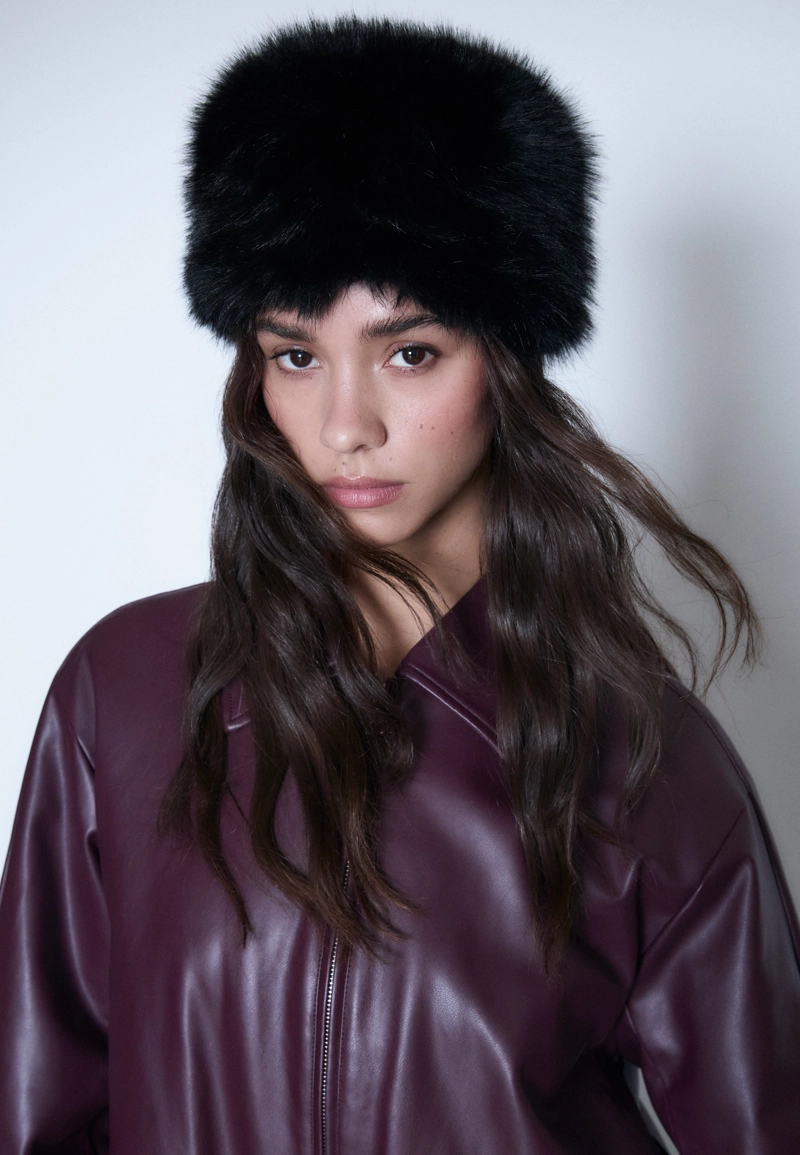 Круглая шапка из искусственного меха