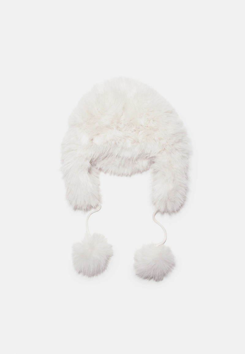 Шапка-ушанка с помпонами из искусственного меха