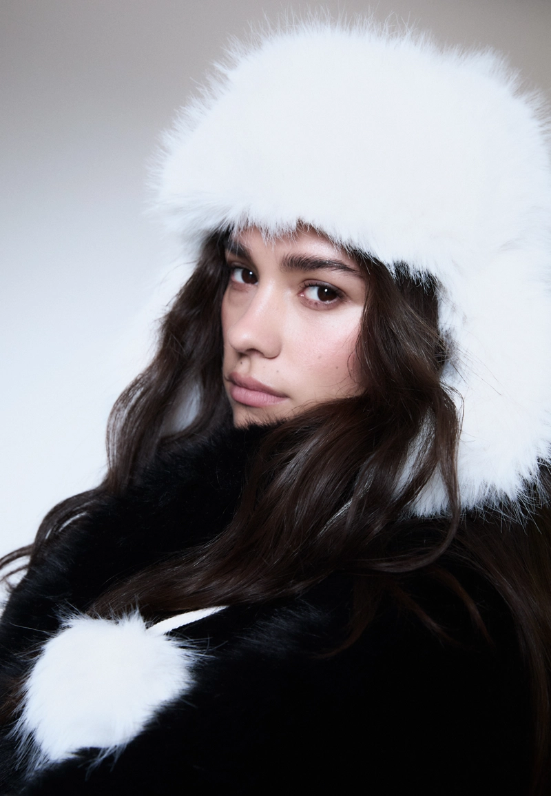 Шапка-ушанка с помпонами из искусственного меха