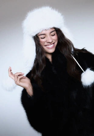 Шапка-ушанка с помпонами из искусственного меха- Заказать в России