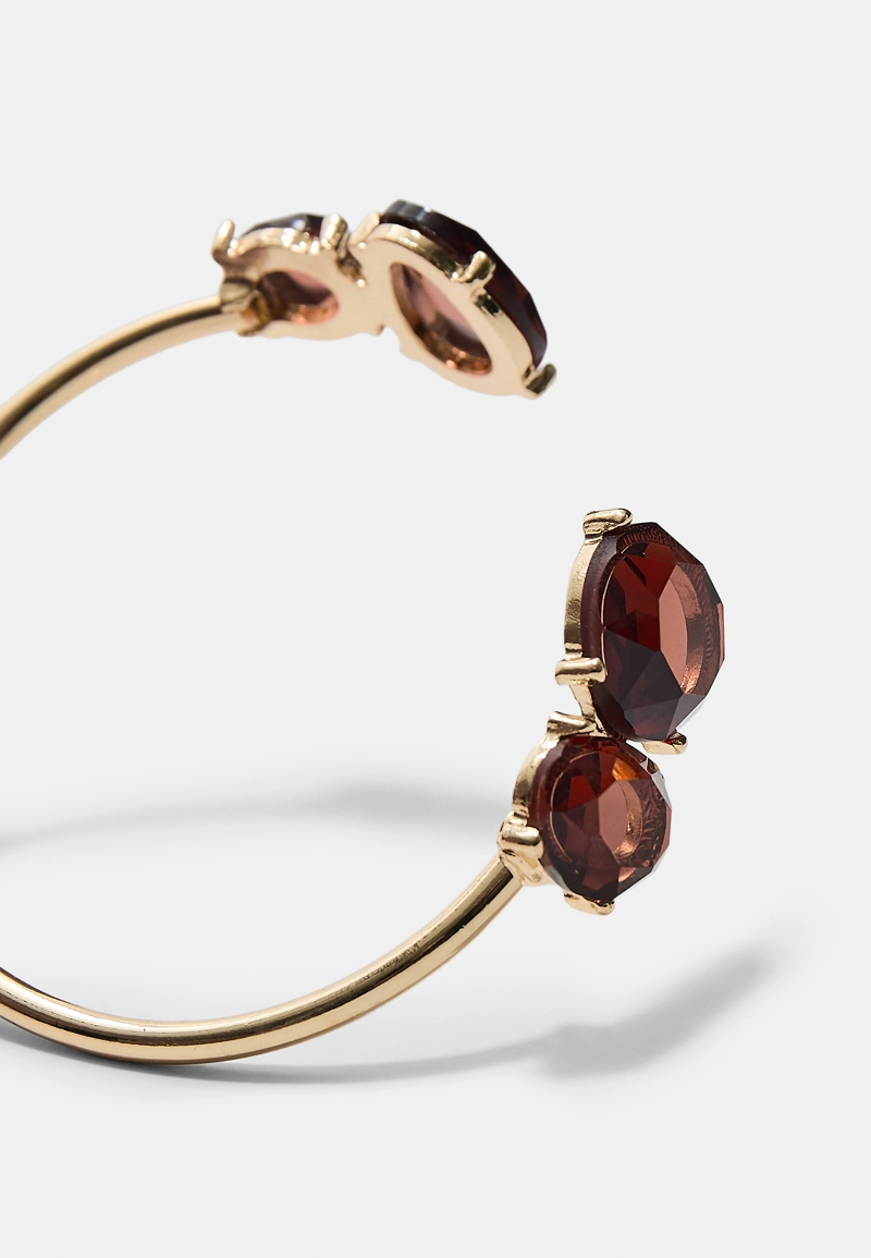 Жесткий браслет с камнями