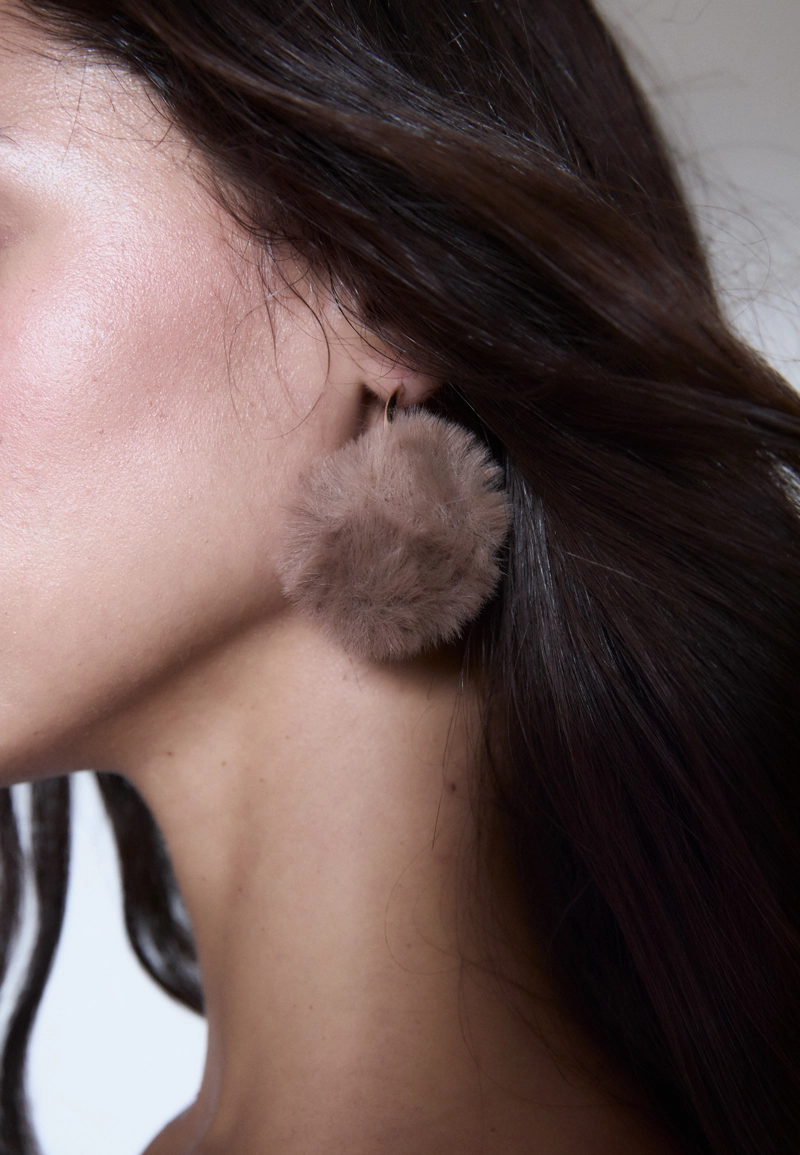 Мини-серьги-кольца с помпоном из искусственного меха