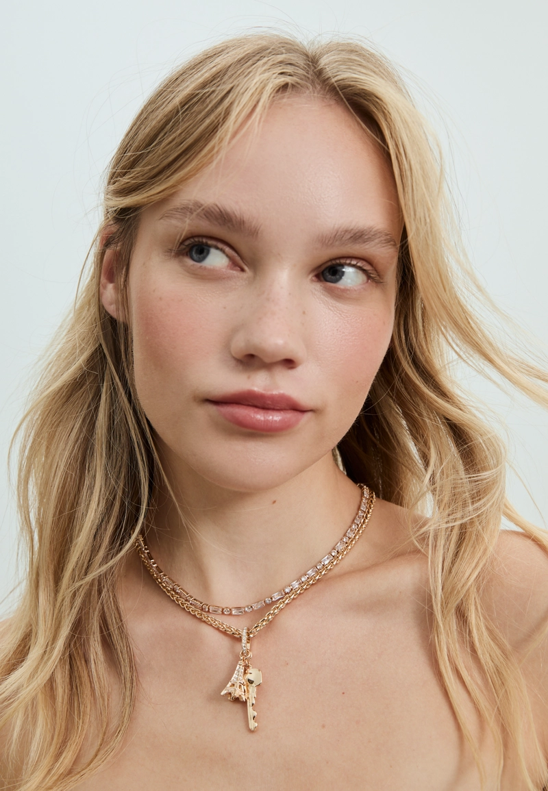 Набор из 2 колье с блестящей отделкой и подвесками