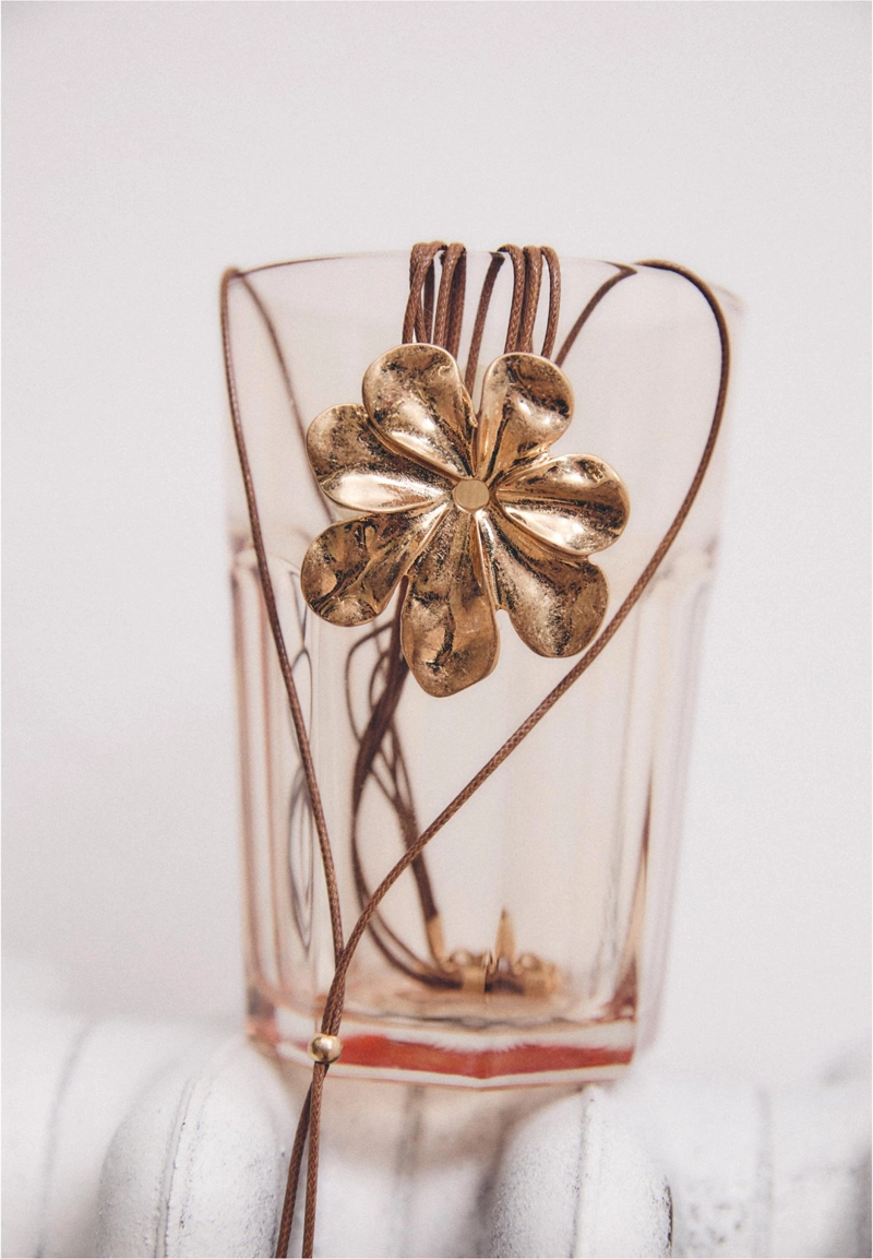 Ожерелье-шнурок с цветком