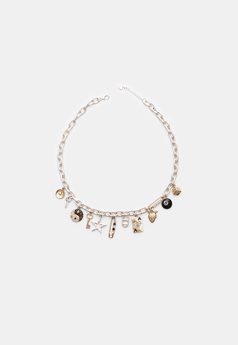 Ожерелье с несколькими подвесками