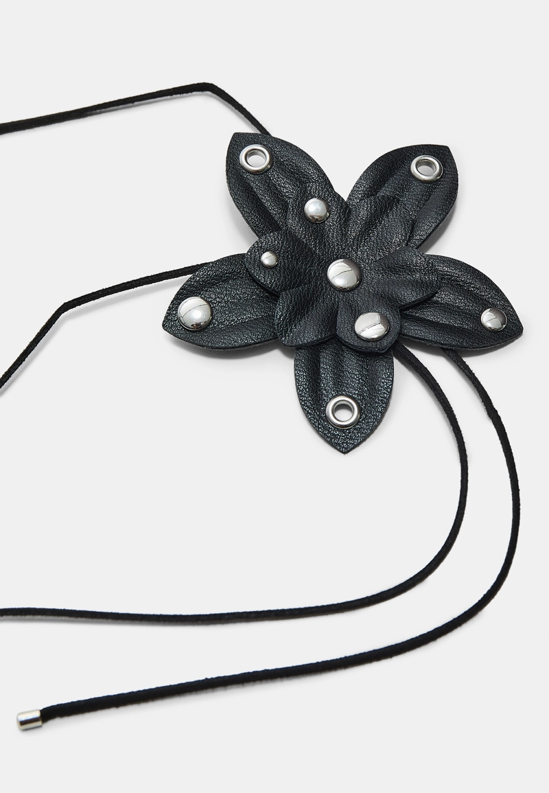 Чокер с цветком из искусственной кожи