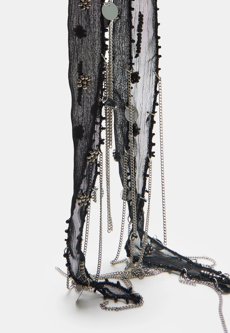 Тонкий платок с бусинами