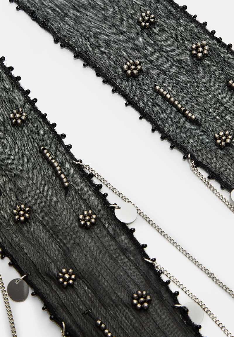 Тонкий платок с бусинами