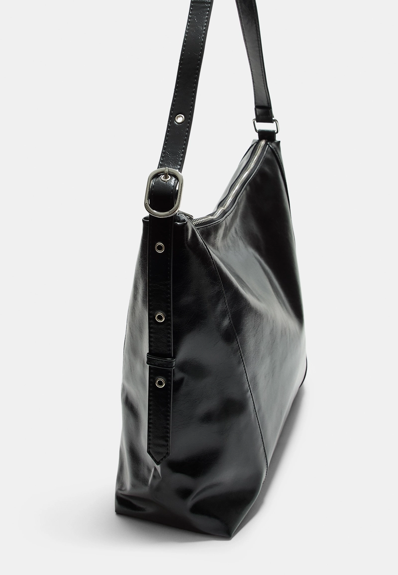 Сумка на плечо с пряжкой