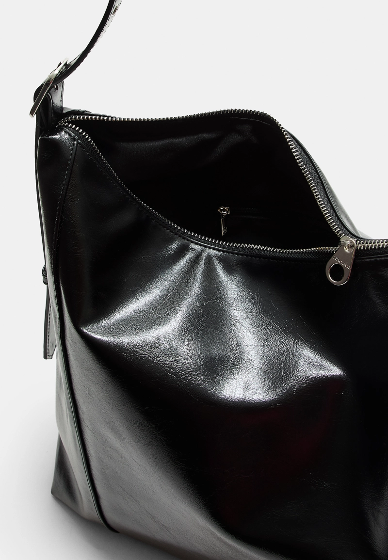 Сумка на плечо с пряжкой