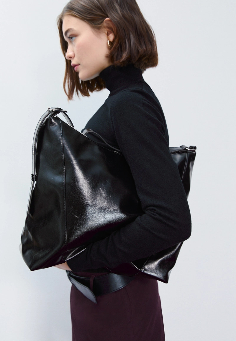 Сумка на плечо с пряжкой