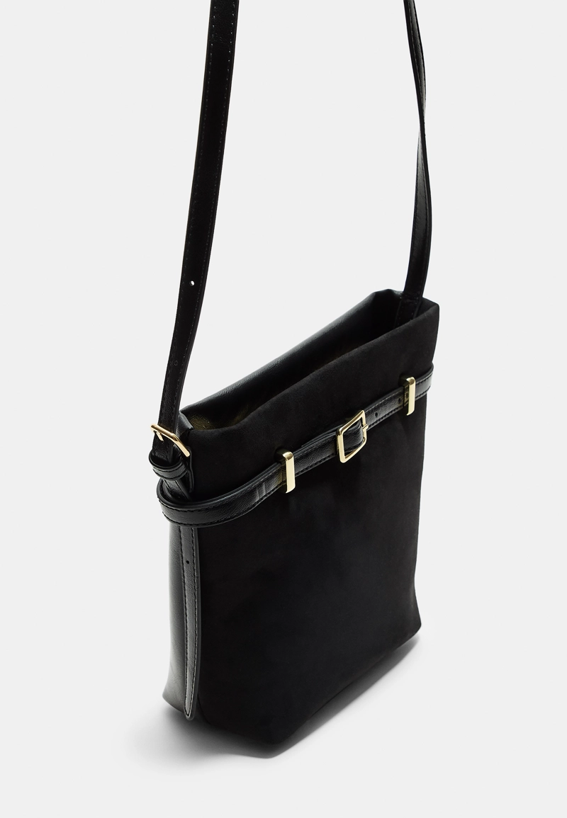 Сумка-мессенджер с отделкой ремнем