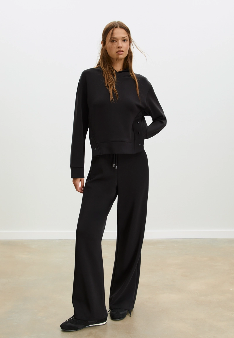 Толстовка с капюшоном из мягкой ткани с пуговицами