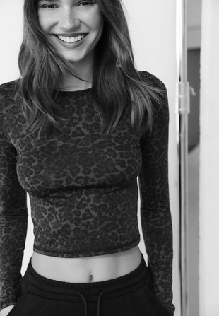 Лонгслив из полиамида с леопардовым принтом- Заказать в России