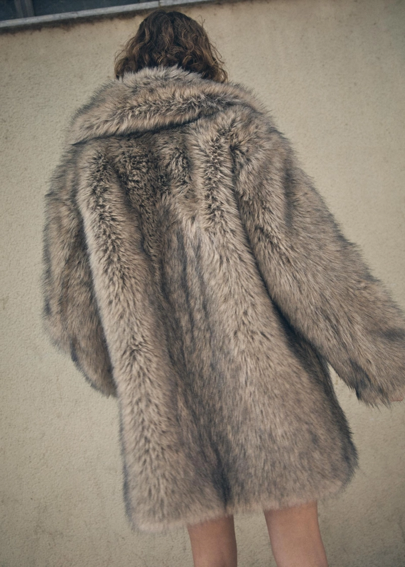 Пальто стандартной длины из искусственного меха