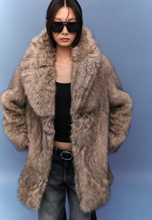 Пальто стандартной длины из искусственного меха- Заказать в России