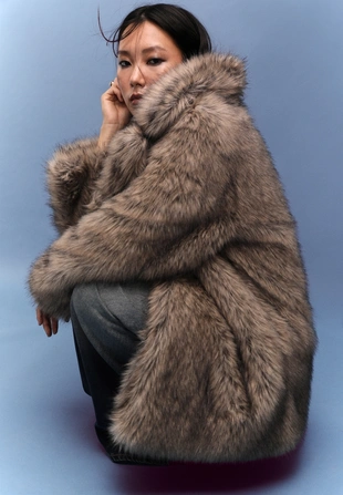 Пальто стандартной длины из искусственного меха- Заказать в России