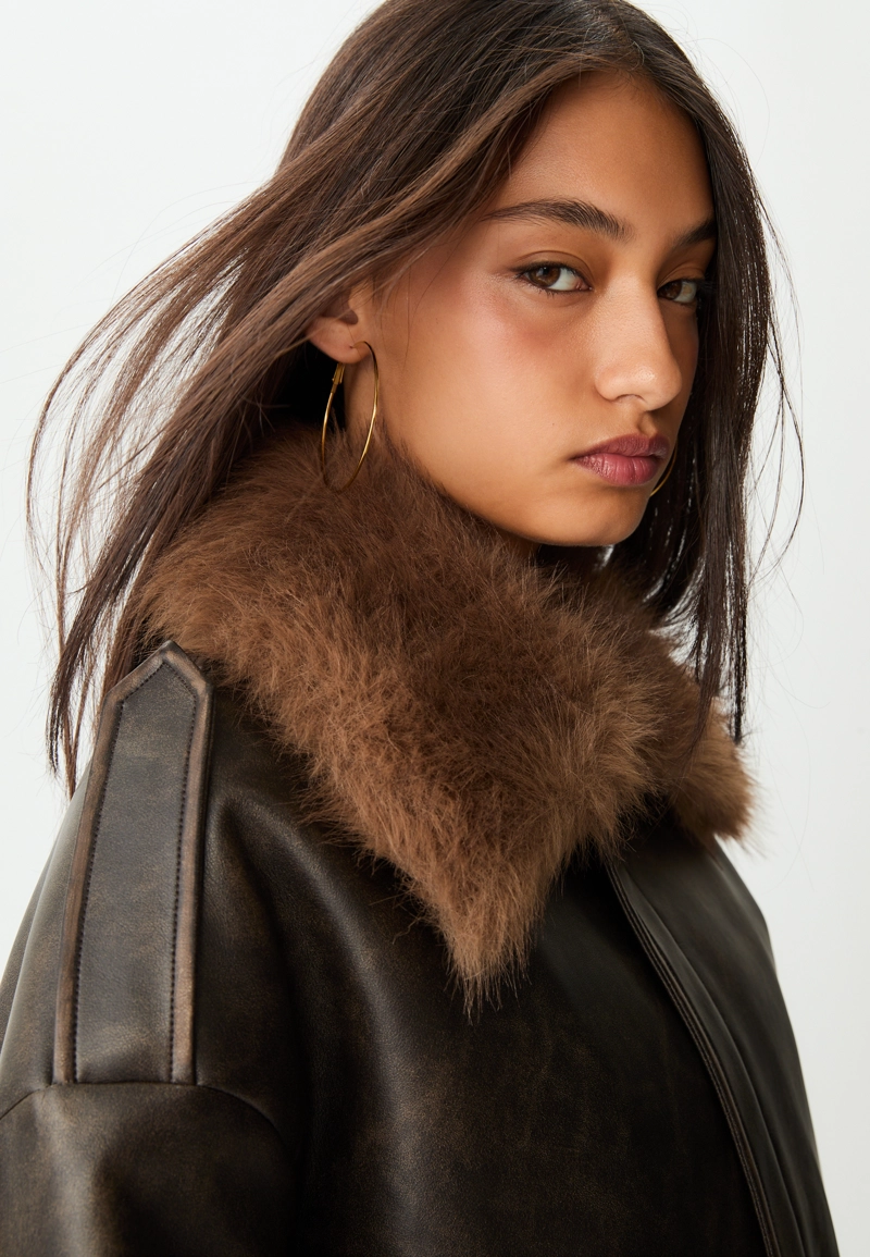 Комбинированная куртка оверсайз из искусственной кожи