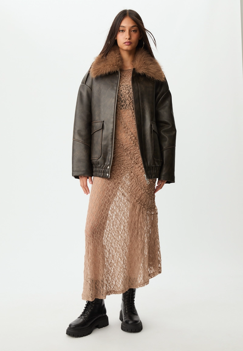 Комбинированная куртка оверсайз из искусственной кожи