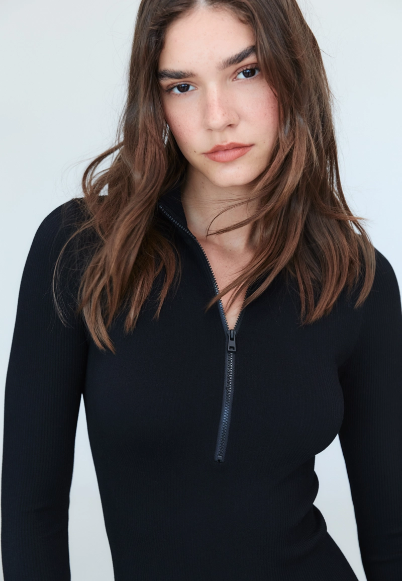 Короткое платье на молнии