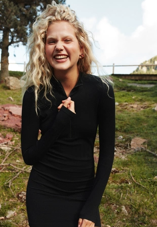 Короткое платье на молнии- Заказать в России