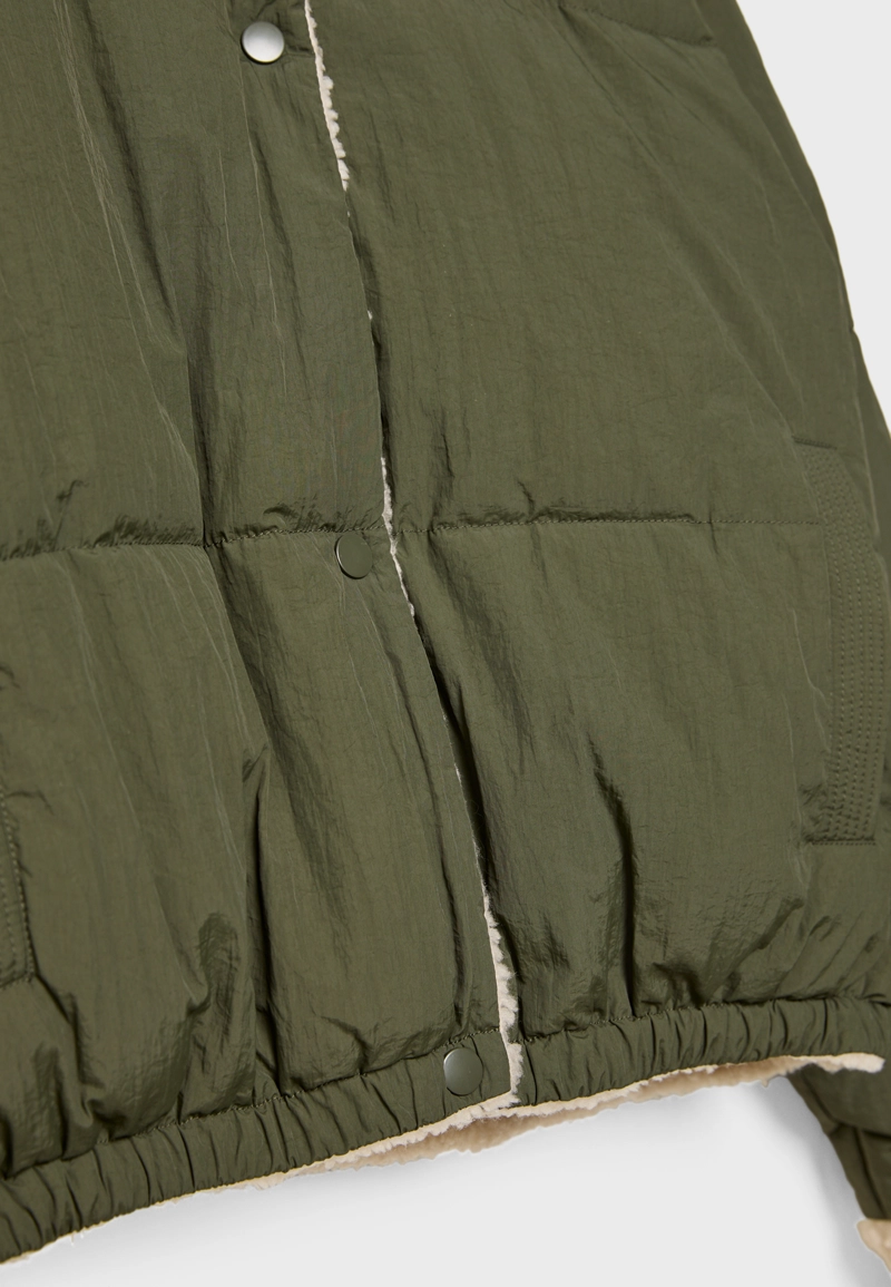 Двусторонняя стеганая куртка из искусственной овчины