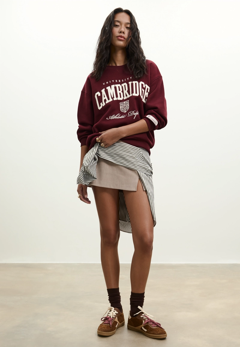 Повседневные кроссовки с двойными шнурками