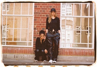 Брюки свободного кроя из искусственной кожи- Заказать в России