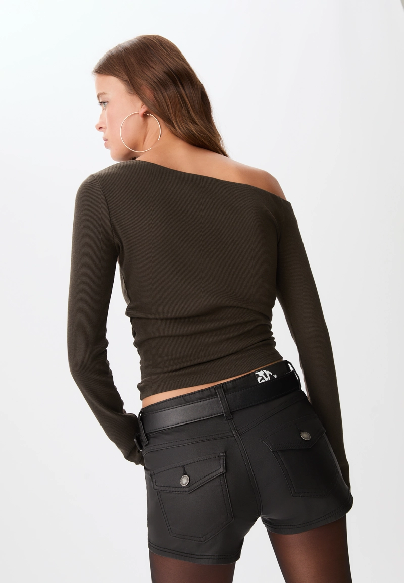 Асимметричная футболка со сборками