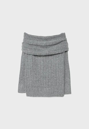 Асимметричный джемпер в рубчик с открытыми плечами- Заказать в России