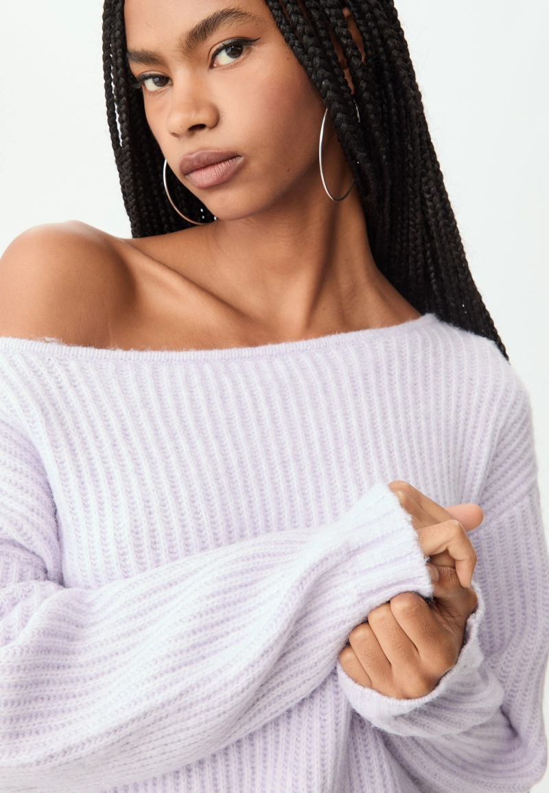 Трикотажный свитер с вырезом «лодочка»