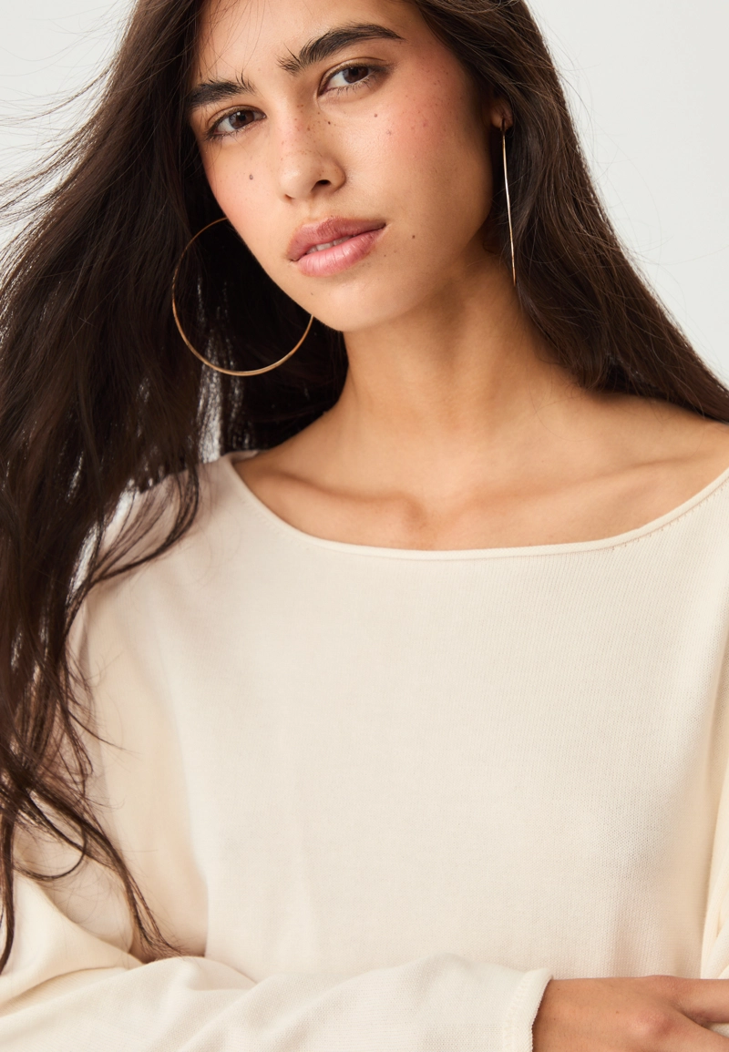 Укороченный джемпер с вырезом «лодочка»